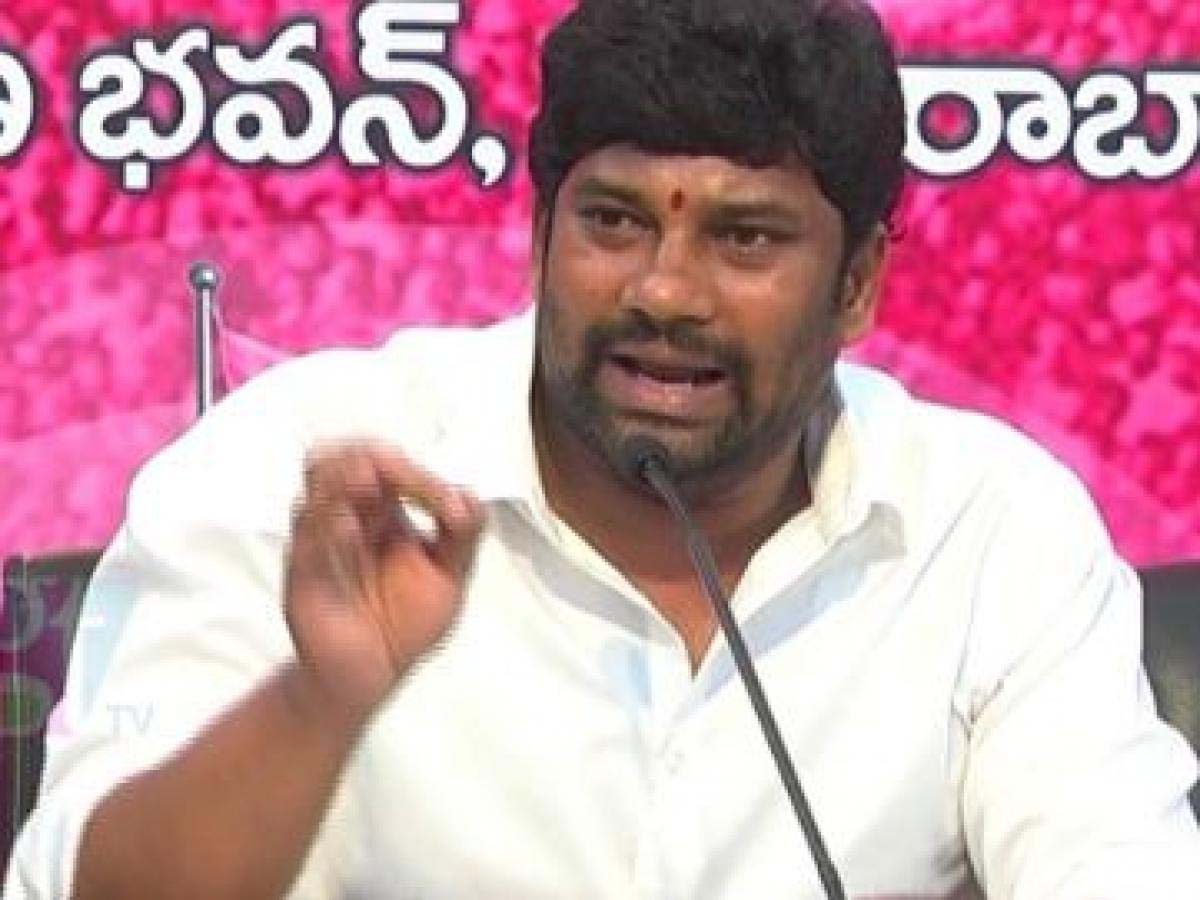 పసుపు బోర్డు తెస్తామని మాట తప్పాడు: బాల్క సుమన్‌