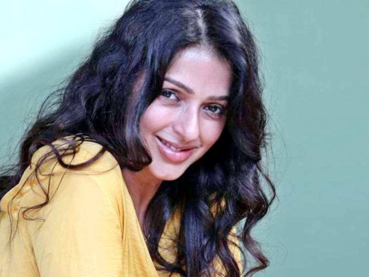 కమిట్మెంట్ ఇస్తేనే ఆఫర్లు..? భూమిక సంచలన వ్యాఖ్యలు