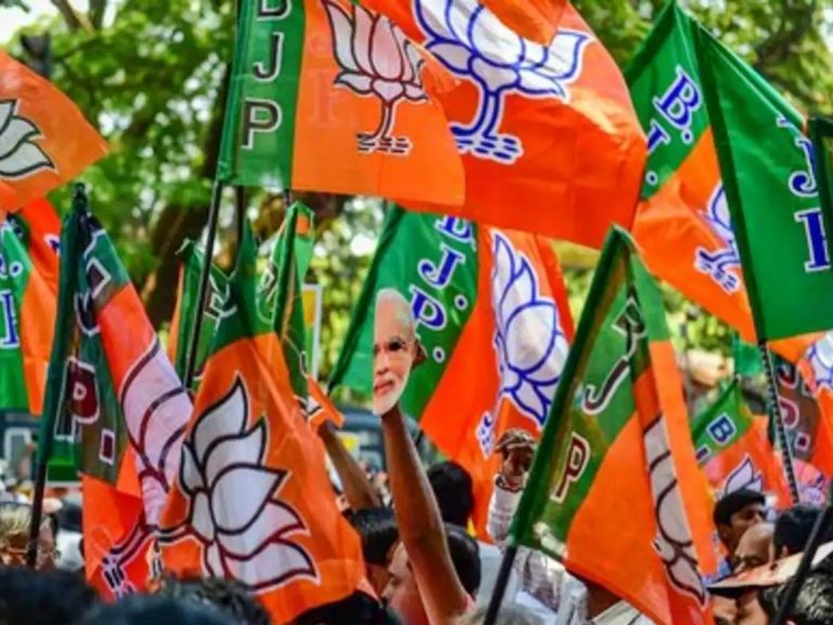 జీహెచ్ఎంసీ కార్యాలయంపై దాడి ఘటన… 10 మంది బీజేపీ కార్పొరేటర్లపై కేసులు