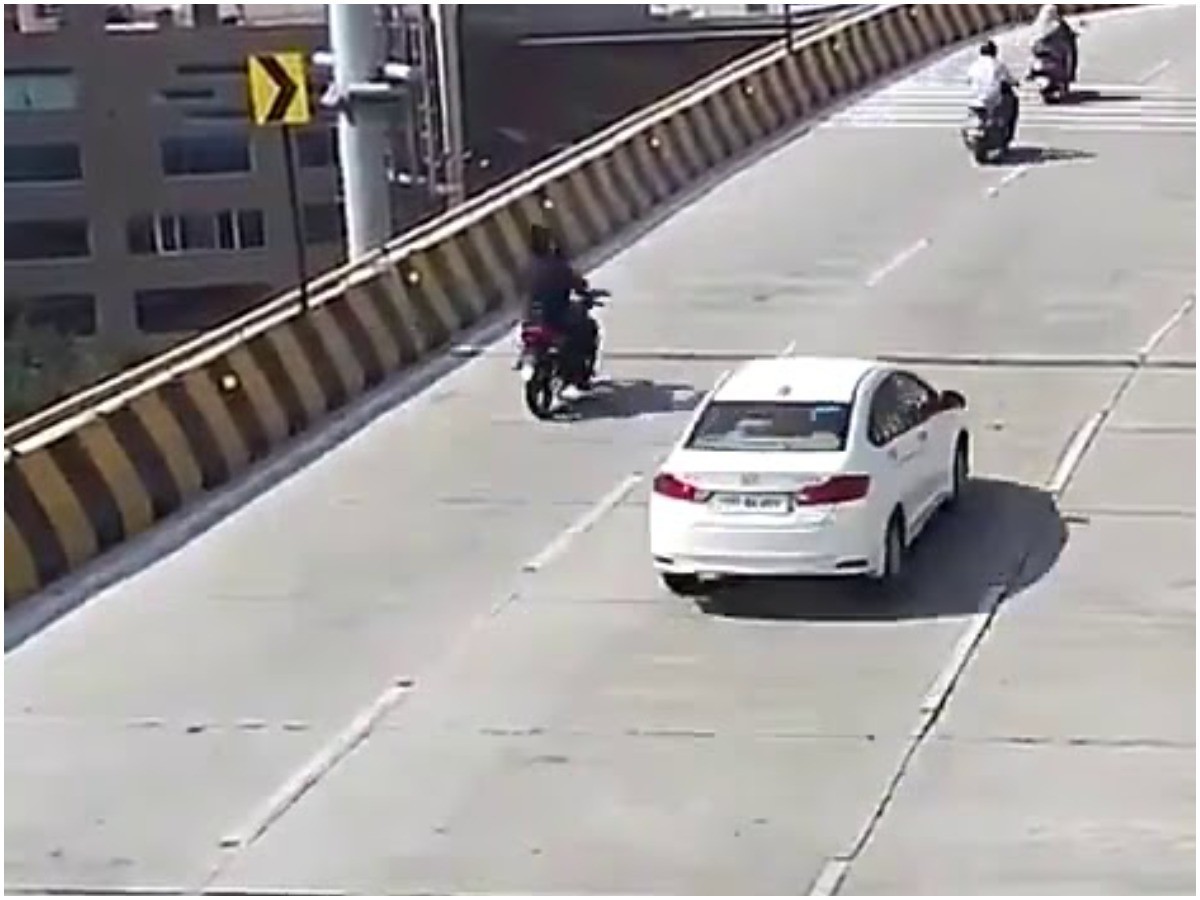 పీవీ ఎక్స్‌ప్రెస్‌వే పై కారు బీభత్సం