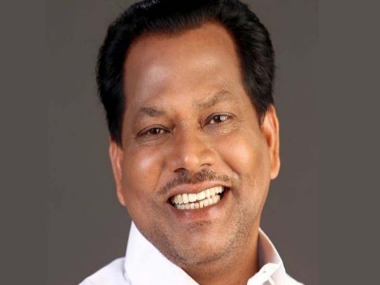 తండ్రి, కొడుకులు తెలంగాణ ద్రోహులే: మాజీ మంత్రి చంద్ర శేఖర్‌