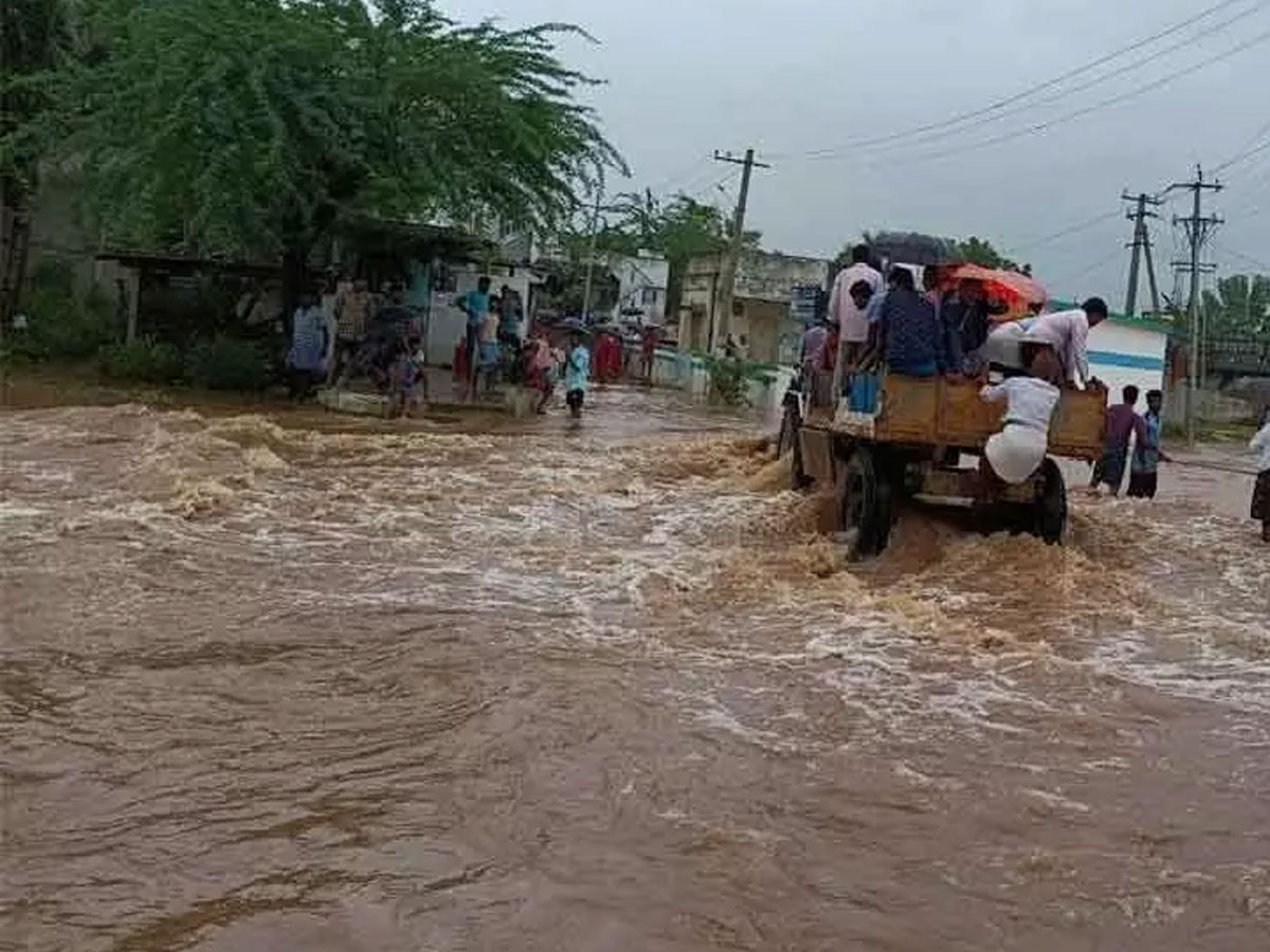 చిత్తూరు జిల్లావ్యాప్తంగా భారీ వర్షాలు..