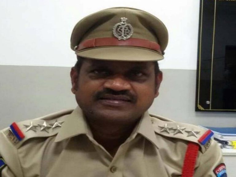 ప్రభుత్వ ఉద్యోగాల పేరుతో 25 లక్షలు టోకరా..