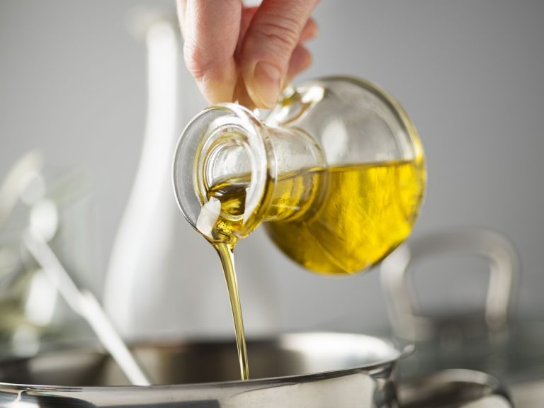 దీపావళి వేళ ప్రజలకు ఊరట… తగ్గిన వంటనూనెల ధరలు