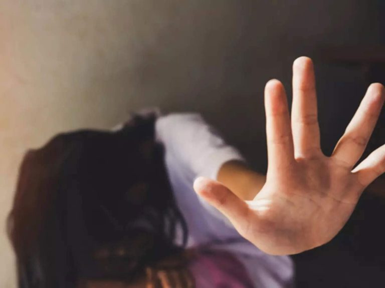 భర్తకు మద్యం తాగించి భార్యపై గ్యాంగ్ రేప్!