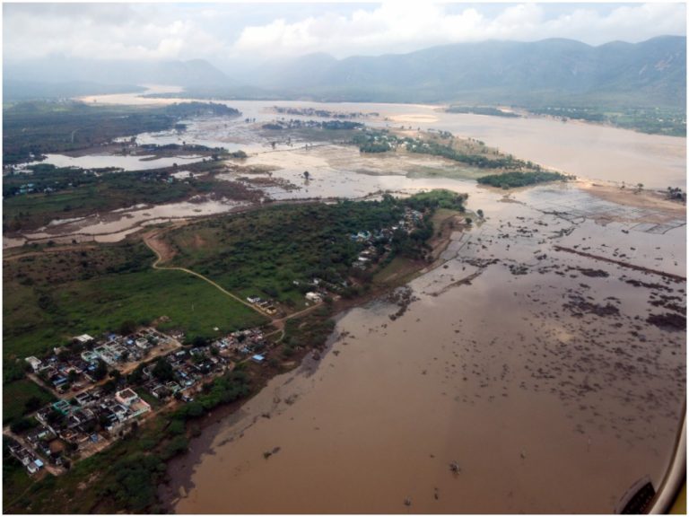 భారీ వర్షాలు.. వరదలతో నాలుగు జిల్లాల్లో తీరని నష్టం