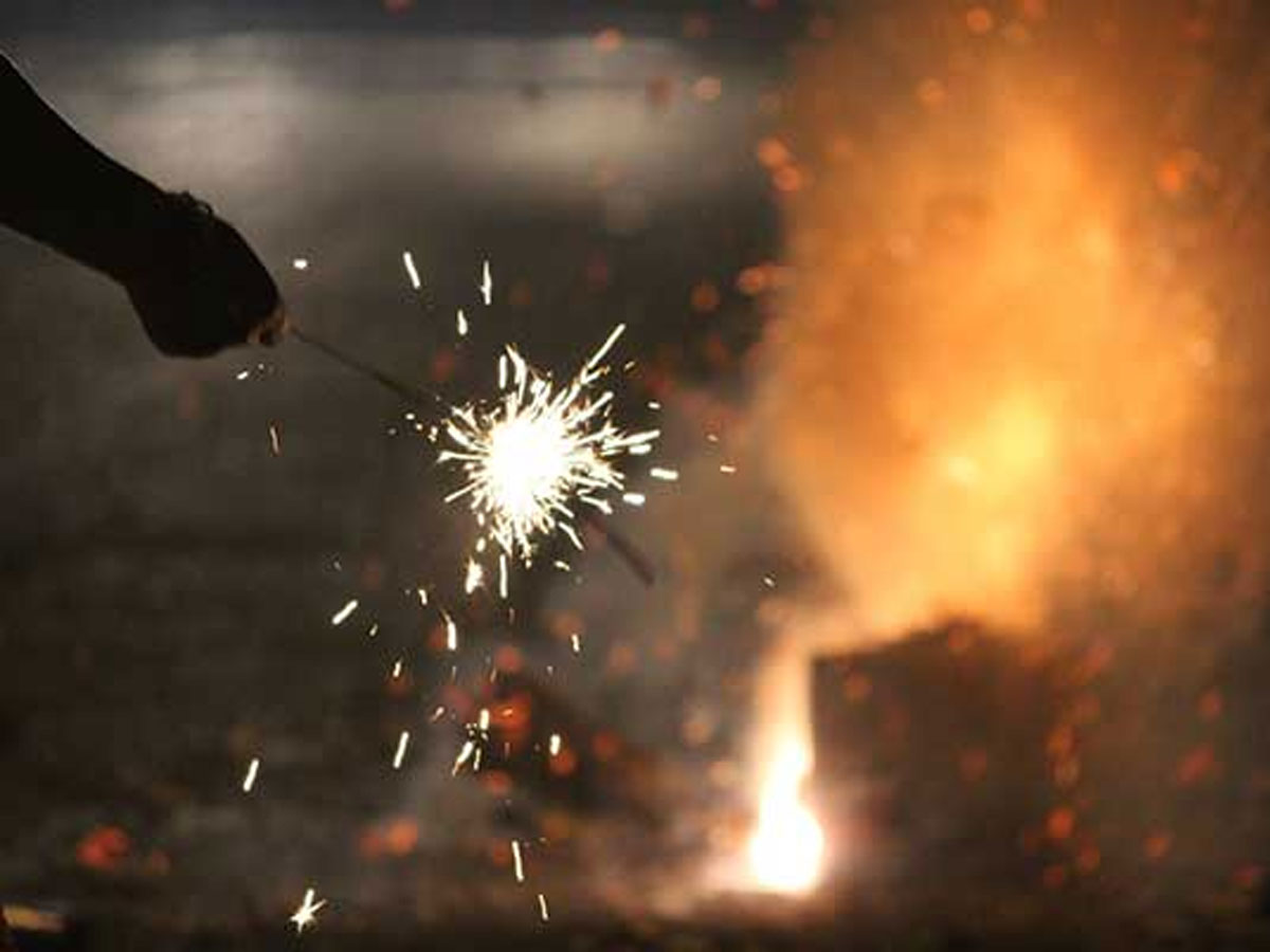 దీపావళి వేడుకల్లో అపశృతి.. పలువురికి గాయాలు