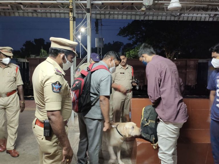 ఏపీలో రంగంలోకి దిగిన డాగ్‌ స్వ్కాడ్