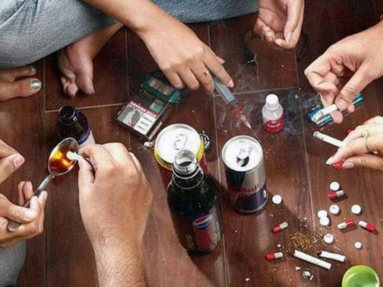 మత్తులో తెలుగు రాష్ట్రాలు.. చిత్తవుతున్న యువత జీవితాలు..?