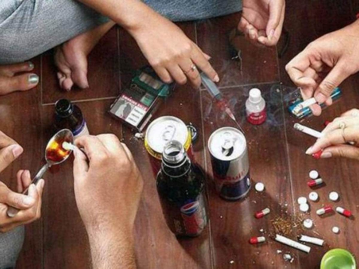 మత్తులో తెలుగు రాష్ట్రాలు.. చిత్తవుతున్న యువత జీవితాలు..?