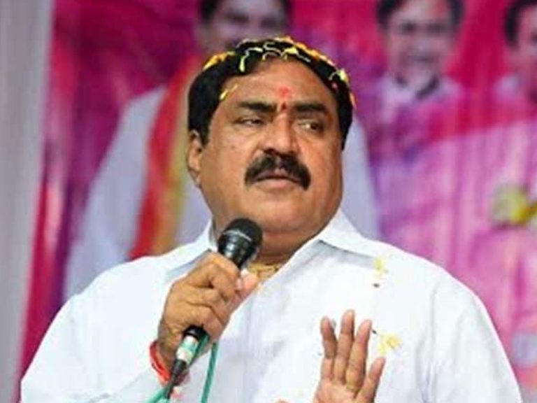 బీజేపీ నేతలను ఉరికిచ్చి కొడుతున్నారు : ఎర్రబెల్లి