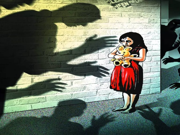 బాలికపై వాలంటీర్ దారుణం.. ఏకంగా గ్రామ సచివాలయంలోనే నీచం