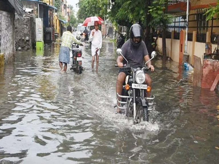 వరదలతో నీట మునిగిన బెంగళూరు, చైన్నై