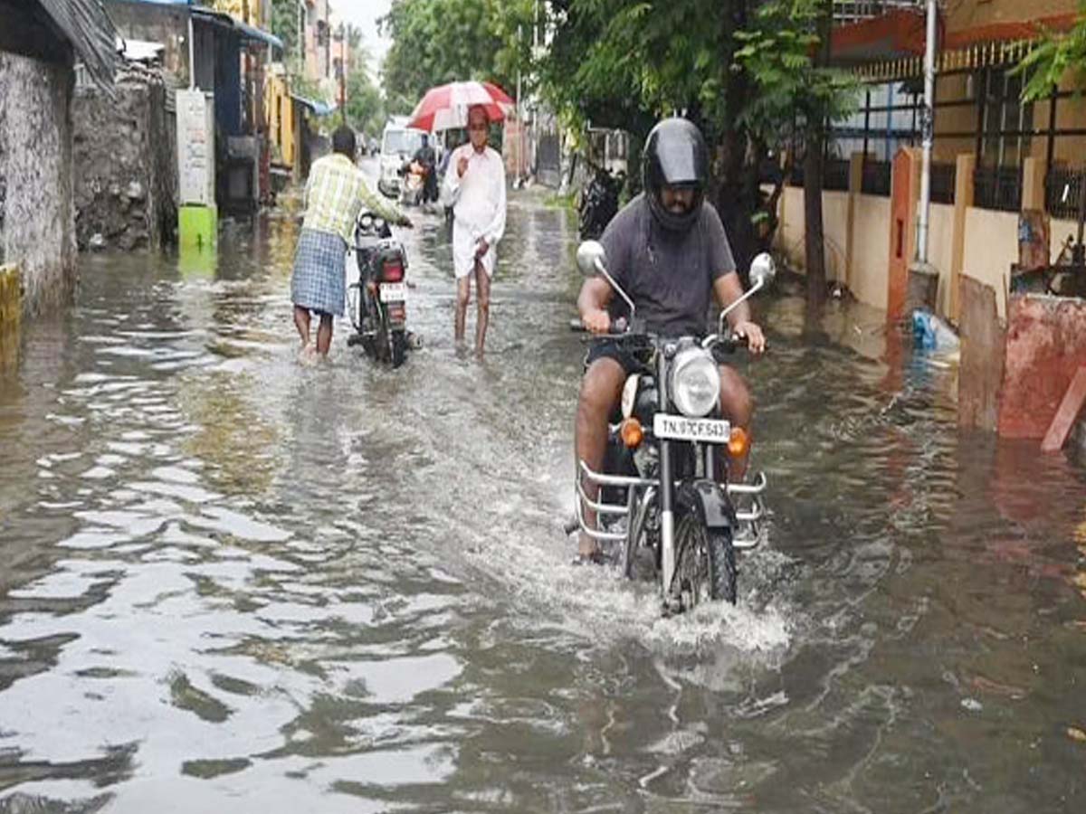 వరదలతో నీట మునిగిన బెంగళూరు, చైన్నై