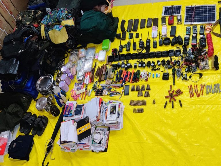 గడ్చిరోలి ఎన్‌కౌంటర్‌ : మావోయిస్టుల వస్తువులు ఇవే…