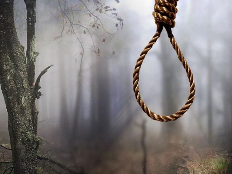 ఆంటీ కోసం ఉరివేసుకుని యువకుడి ఆత్మహత్య