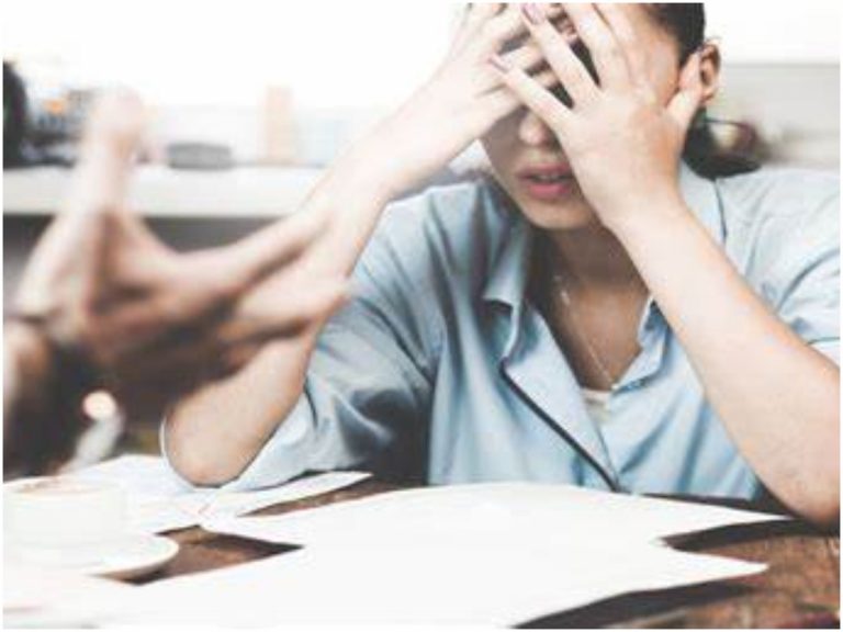 శ్రీశైలంలో సెక్యూరిటీ గార్డుల ఆగడాలు