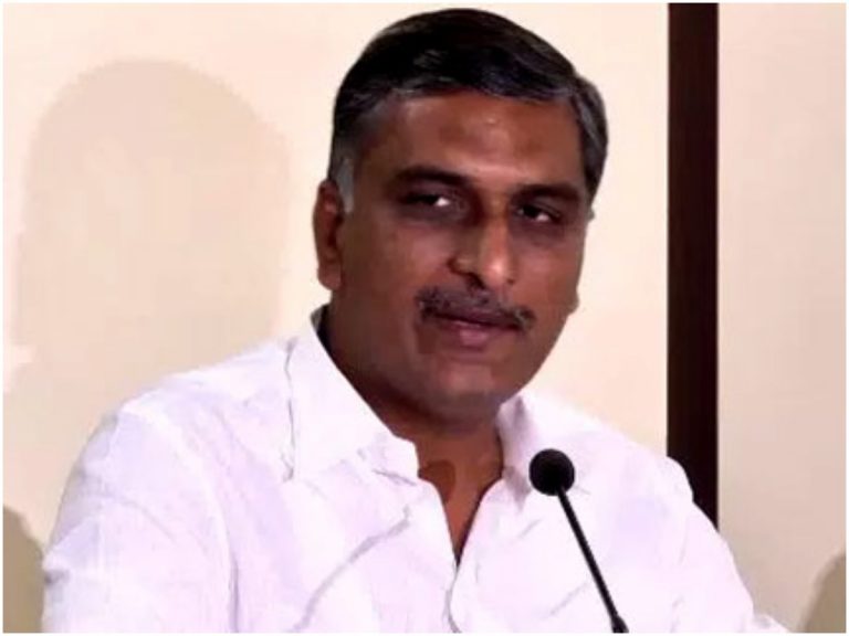 ధాన్యం కొనాలని హైవేపై రైతుల ఆందోళన..హరీష్ హామీ