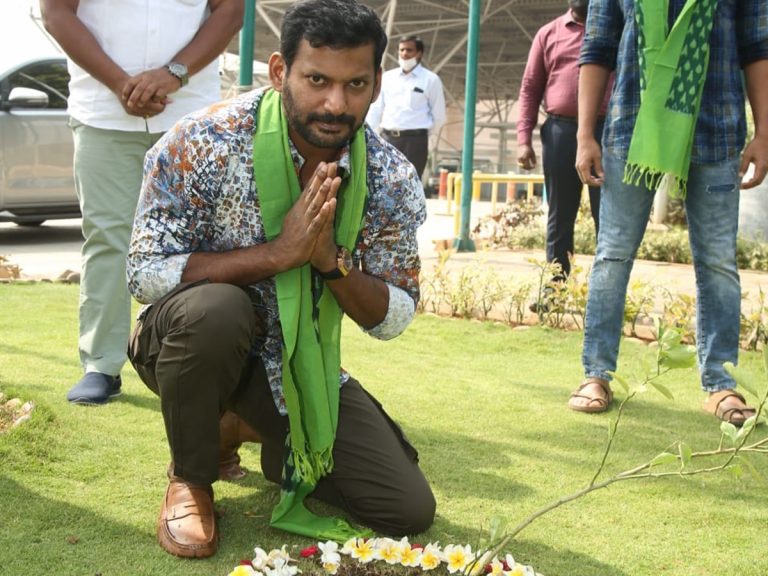 హీరో విశాల్ మొక్క నాటి దానికి ఎవరి పేరు పెట్టాడో తెలుసా?