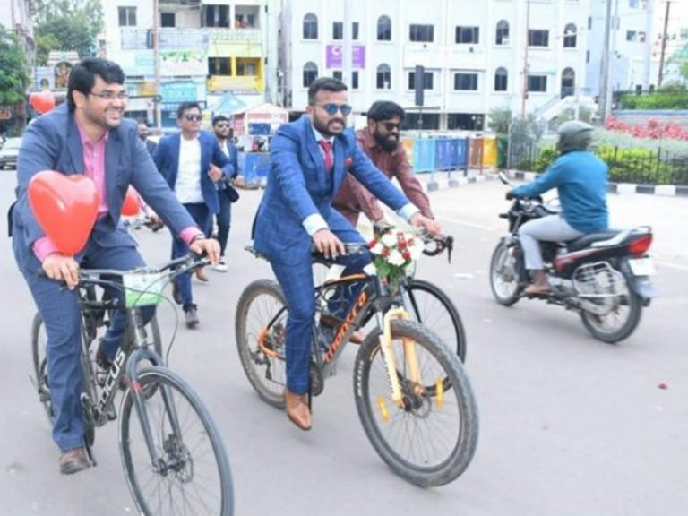 న్యూ ట్రెండ్… సైకిల్‌పై పెళ్లి మండపానికి వెళ్లిన హైదరాబాదీ వరుడు