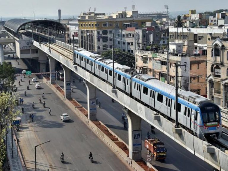 హైదరాబాద్ మెట్రోకు భారీ నష్టాలు