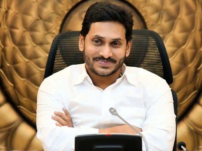 వరద బాధితులపై వరాలు కురిపించిన జగన్‌