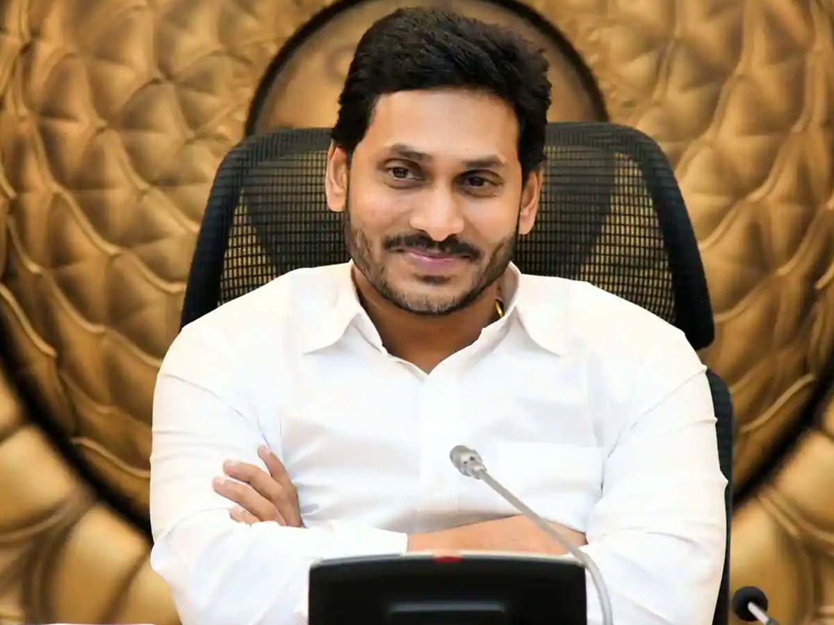 వరద బాధితులపై వరాలు కురిపించిన జగన్‌