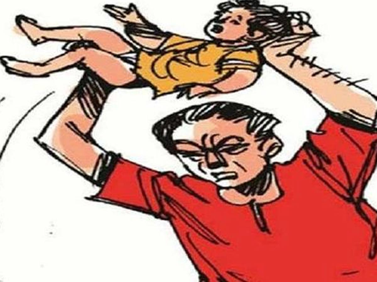 ముగ్గురు పిల్లల తల్లిని పెళ్లాడిన యువకుడు.. చివరికి ఆమె కొడుకునే అలా చేసి