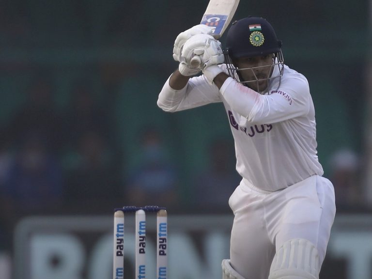 మూడో రోజు ముగిసిన ఆట.. అంపైర్ల తప్పిదాలపై విమర్శలు