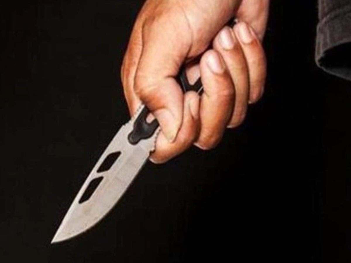 హైదరాబాద్‌లో అర్ధరాత్రి రౌడీమూకల వీరంగం..  యువకుడి గొంతుపై కత్తి పెట్టి..