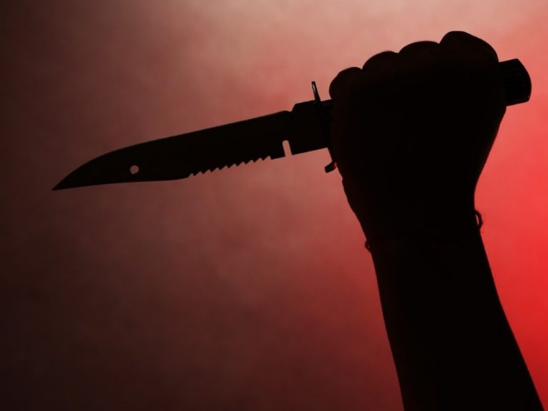 ఎల్బీ నగర్‌లో దారుణం.. ప్రేమించిన యువతి ఇంటికి వెళ్లి ఏకంగా 18 సార్లు..