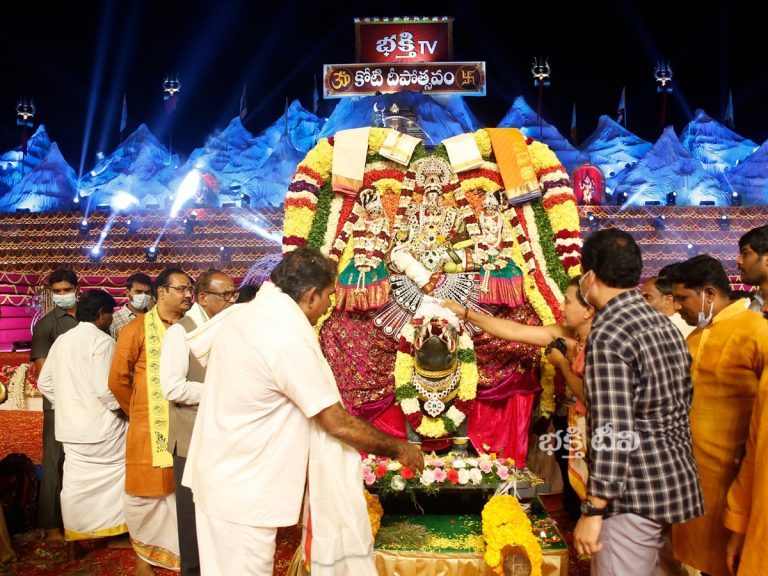 6వ రోజు కోటి దీపోత్సవం… కన్నులపండువగా కాణిపాకం వినాయకుడి కల్యాణం