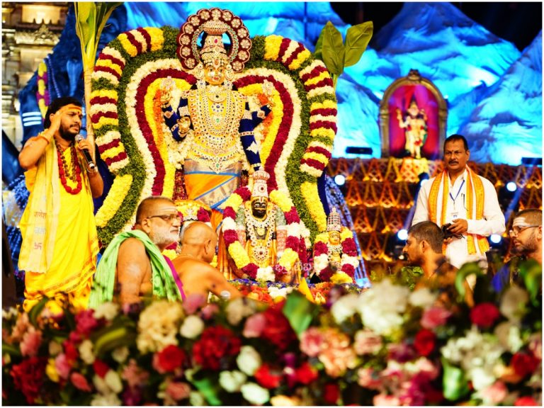 భక్తిటీవీ కోటిదీపోత్సవం.. ఘనంగా శ్రీ సత్యనారాయణ స్వామి వ్రతం