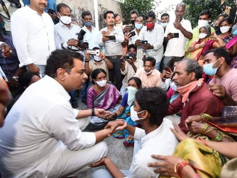 సిరిసిల్లాలో ఈతకు వెళ్లి మృతి చెందిన విద్యార్థుల కుటుంబాలకు పరిహారం