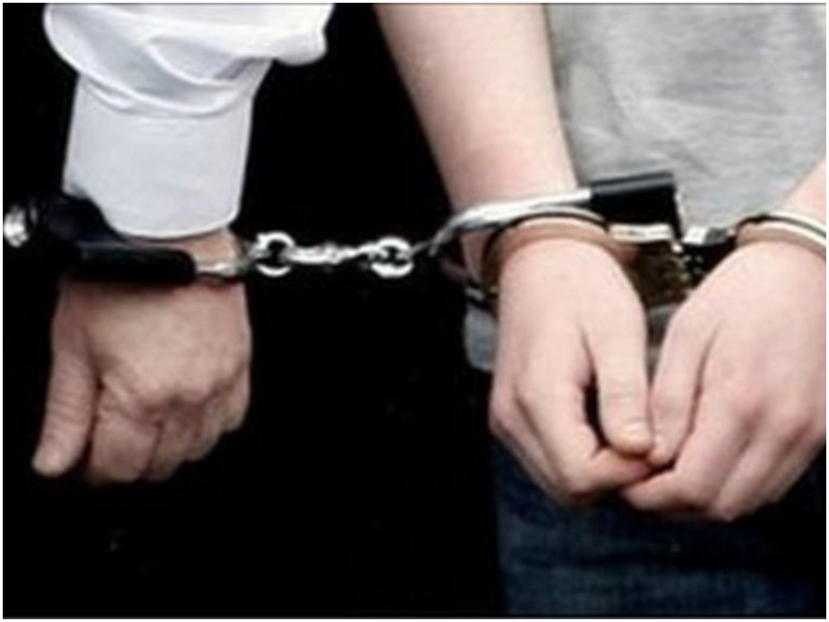 లేడీ కిలాడీలు… కస్టమ్స్ అధికారులకు చుక్కలు