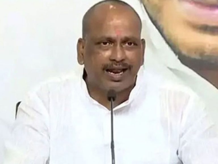 టీడీపీ పై ఎన్నికల కమిషన్ కు ఫిర్యాదు చేసిన వైసీపీ…