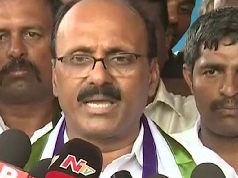 అక్కడికి వెళ్లి ఎంతమంది చనిపోయారో తెలియడం లేదు : వైసీపీ ఎమ్మెల్యే