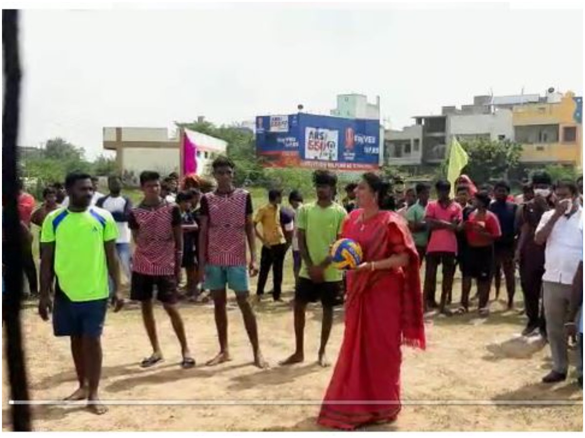 మొన్న కబడ్డీ… నేడు త్రో బాల్ ఆడిన ఎమ్మెల్యే రోజా