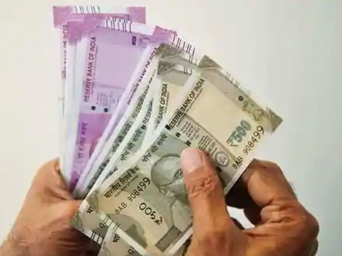 బయటపడ్డ టీఆర్‌ఎస్‌ ఎంపీటీసీ నిర్వాకం.. పంచాయతీ నిధులు స్వాహా