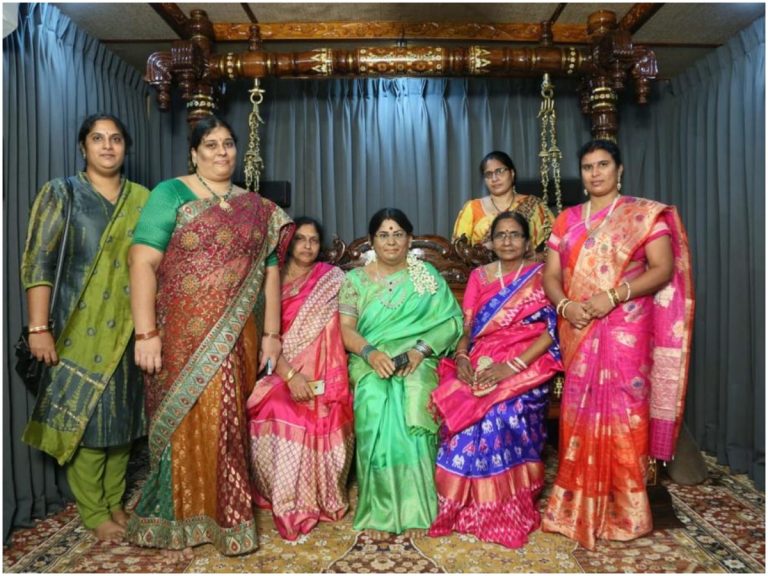 అమ్మకి అరుదైన గౌరవం… కూతురు ఏం చేసిందంటే..