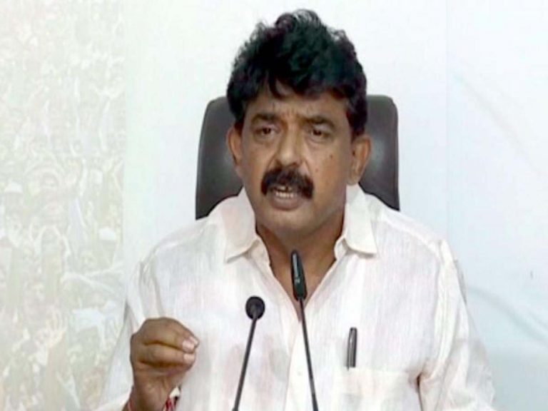 రైతుల ముసుగులో రియల్ ఎస్టేట్ వ్యాపారస్తుల యాత్ర: పేర్నినాని