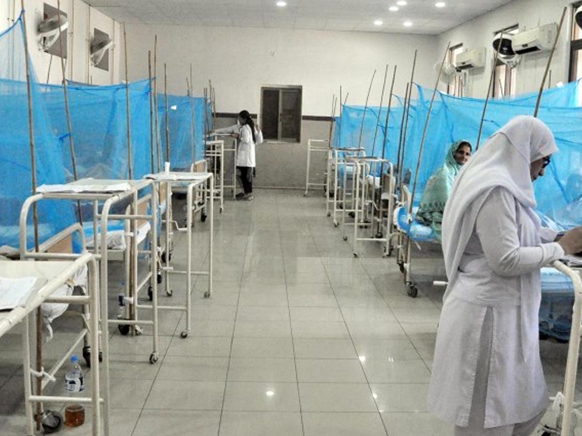 పాక్‌లో కొత్త ఫీవ‌ర్‌:  కిట‌కిట‌లాడుతున్న ఆసుప‌త్రులు…