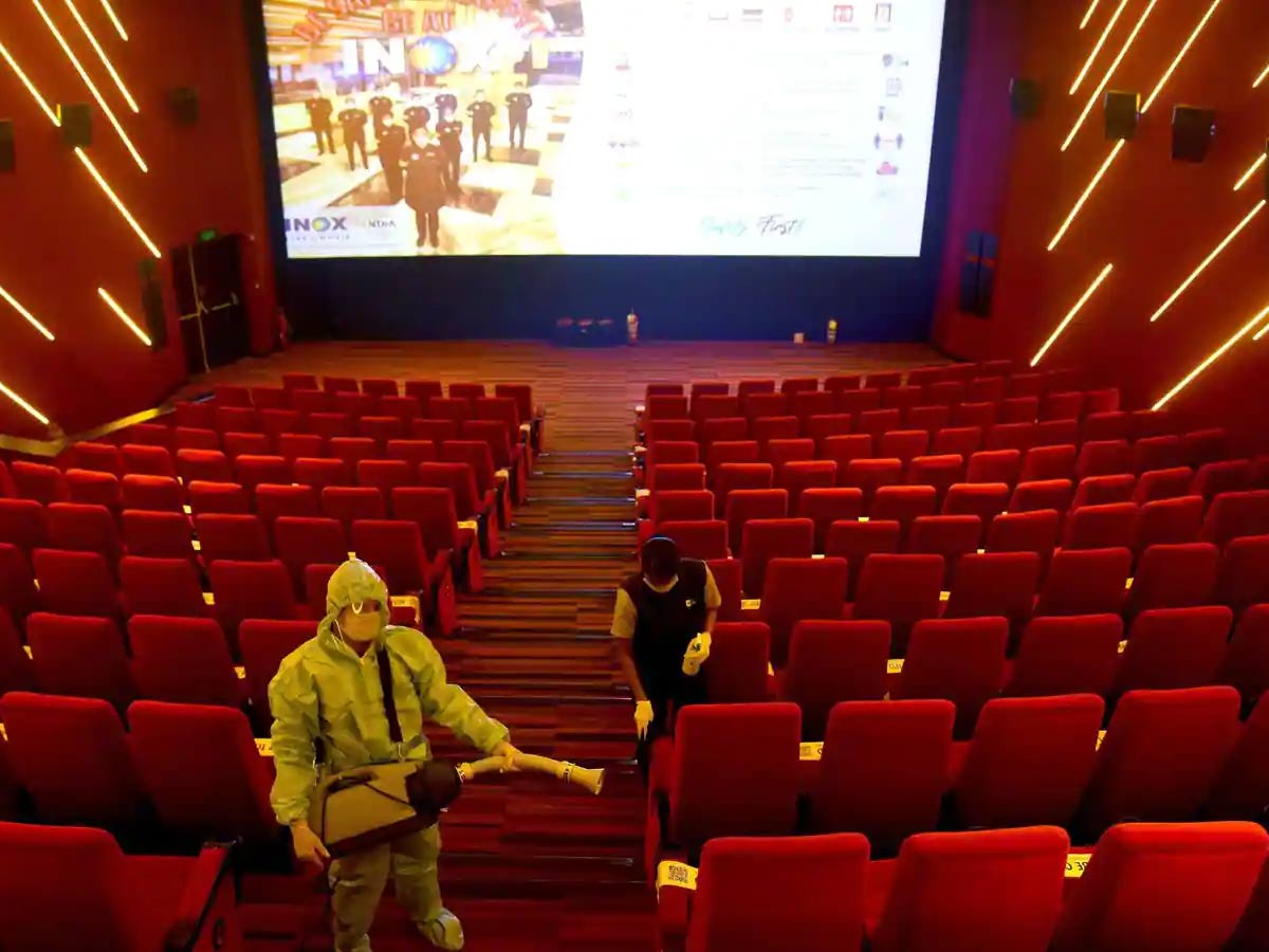 ఒమిక్రాన్ ఎఫెక్ట్.. మళ్లీ వాయిదా పడనున్న సినిమాలు..?