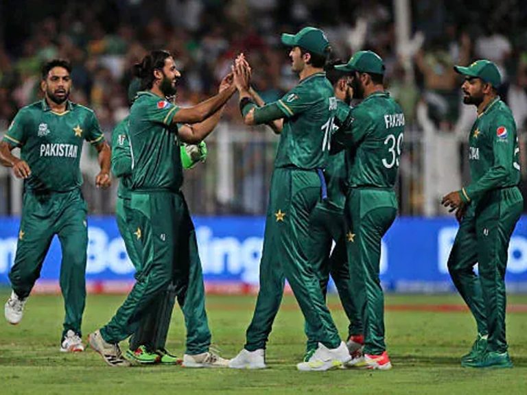 గ్రూప్ బి నుండి సెమీస్ కు చేరుకున్న పాక్…