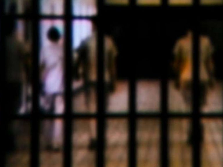 పోలీసుల అరాచకం.. రిమాండ్ లో ఉన్న మహిళ బట్టలు విప్పి, డాన్స్ చేయించి