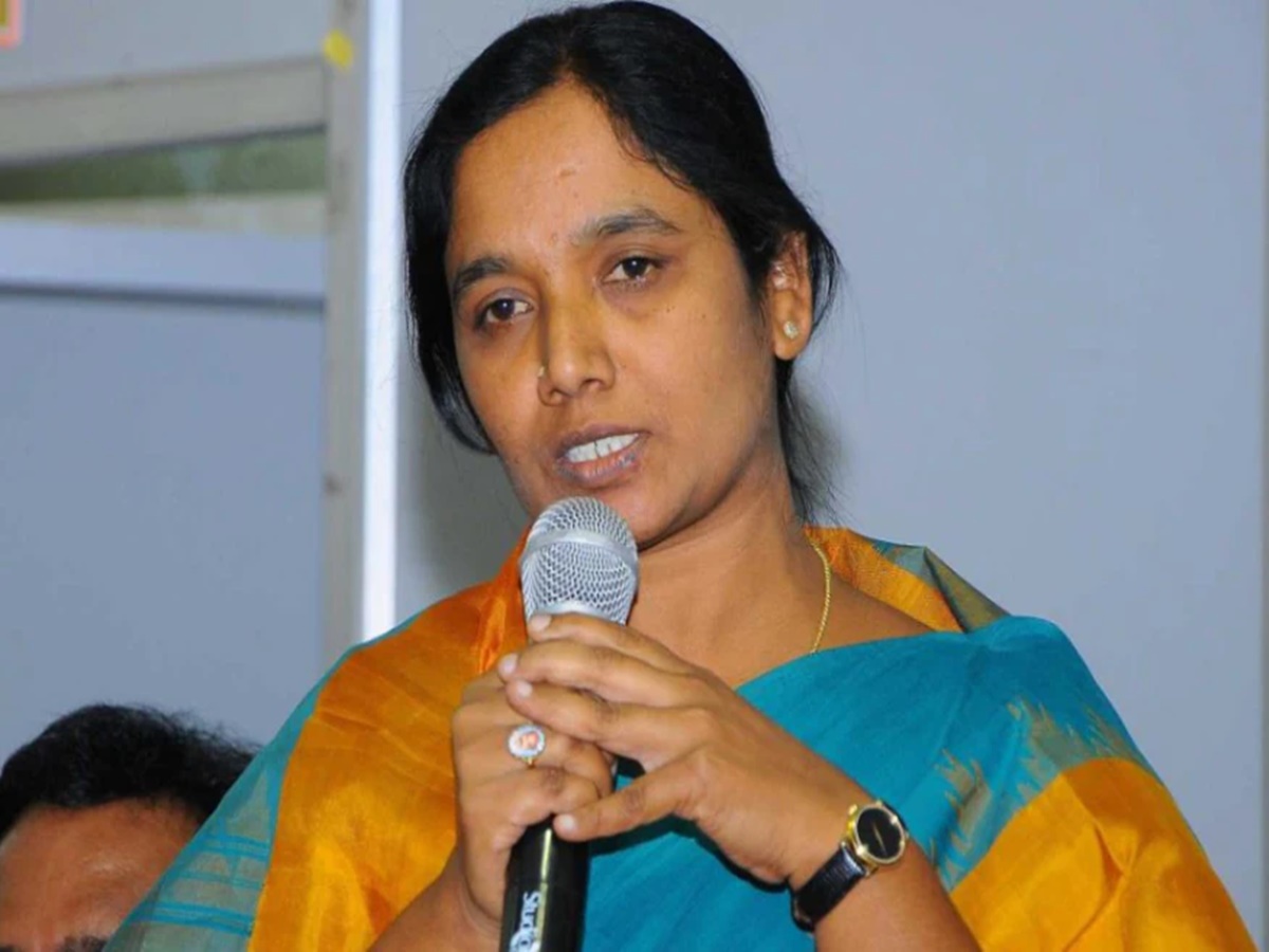 చంద్రబాబు కంటతడి వైసీపీ నేతలకు శాపం: పరిటాల సునీత