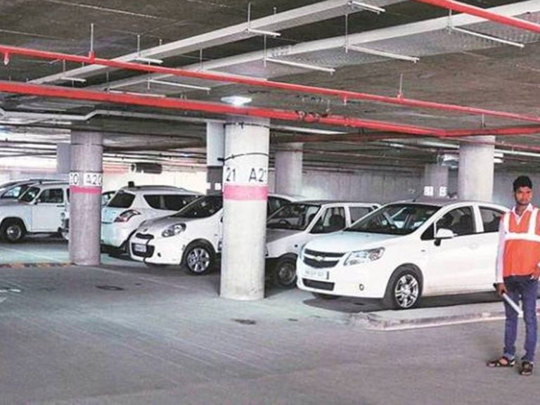 పార్కింగ్ ఫీజు వసూలుపై భారీ ఫిర్యాదులు…