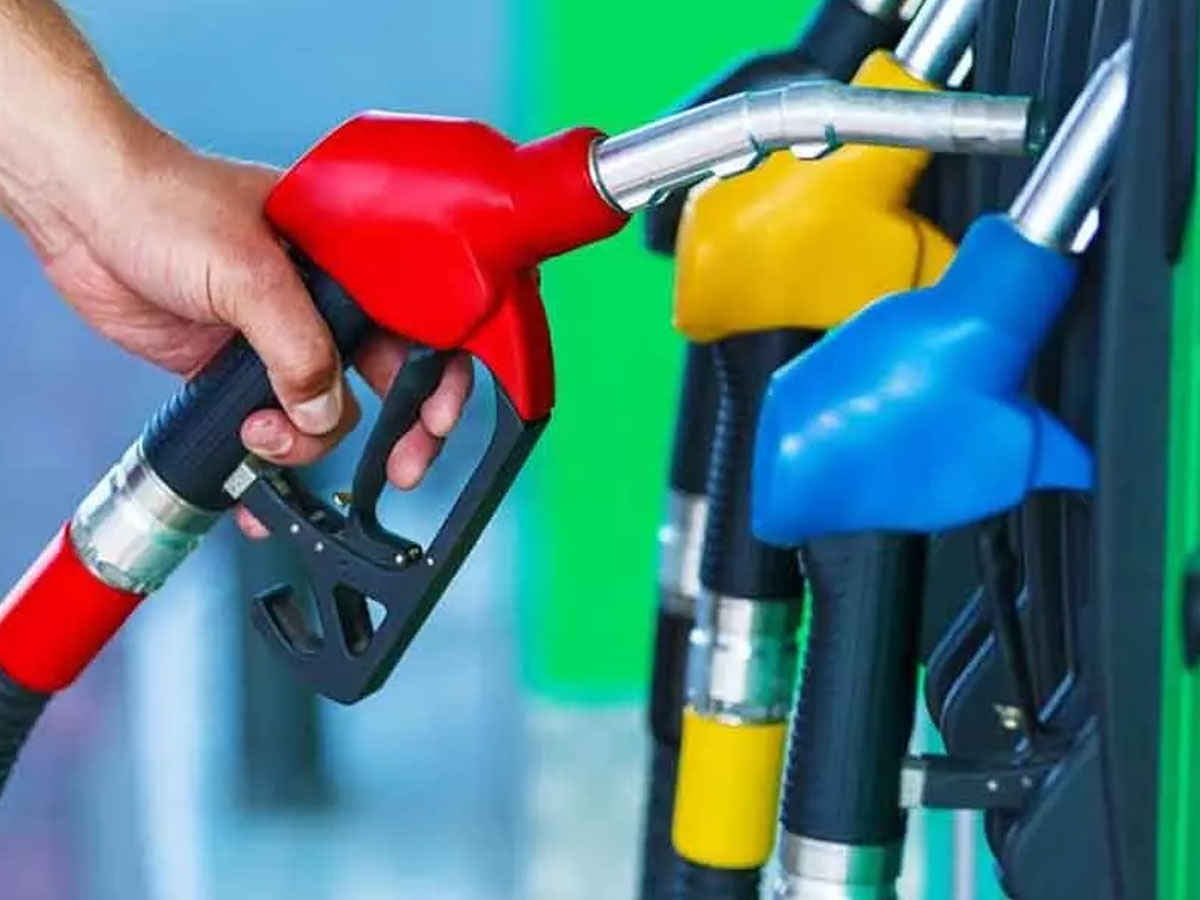 Petrol Price: ఏ క్షణమైనా పేలనున్న పెట్రో ధరల బాంబ్‌..!