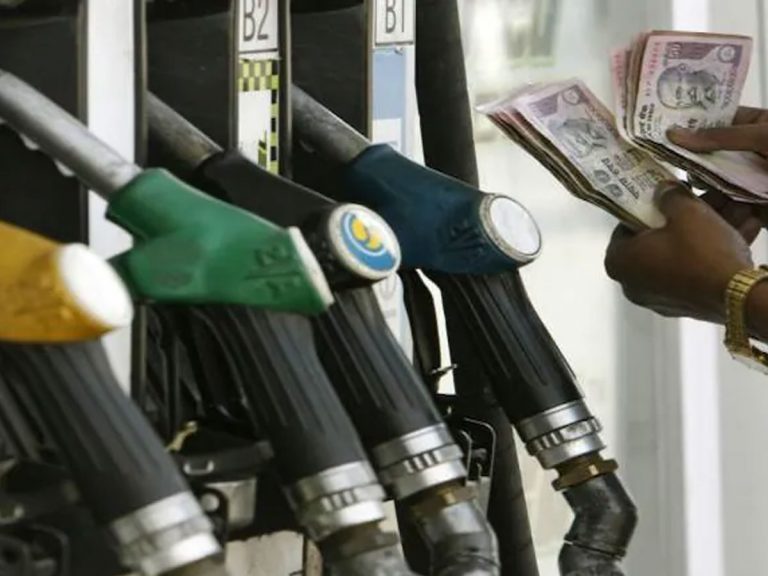 పైపైకి పెట్రోల్‌, డీజిల్‌.. సామాన్యుడి జేబుకు చిల్లే..!