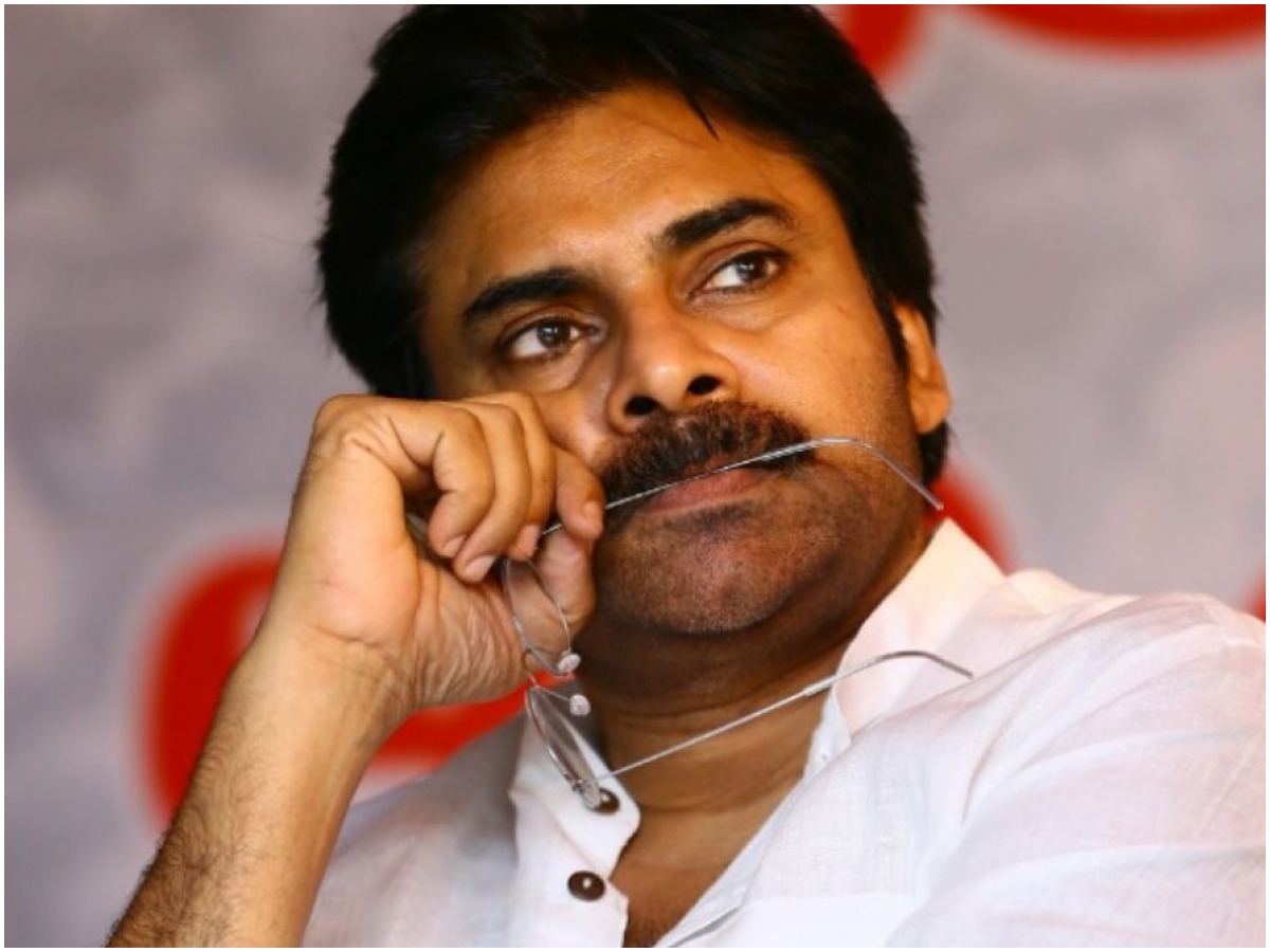 ఎయిడెడ్‌ విద్యాసంస్థలపై పవన్ ట్వీట్ల చురకలు